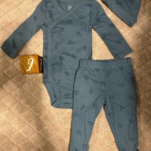NWOT Carter's Blue Dinosaur Print 3-Piece Baby Outfit